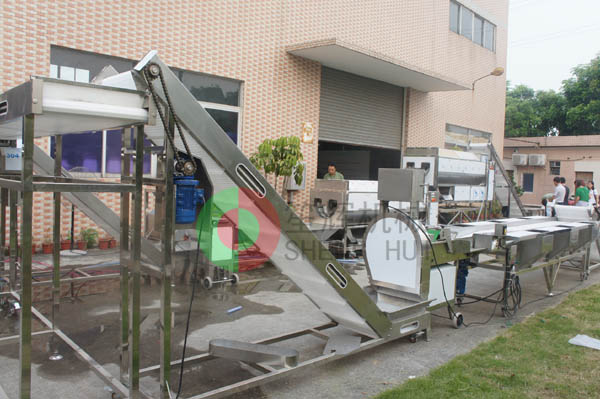 我公司為煙臺LGX公司配置2條蔬菜加工生產(chǎn)線