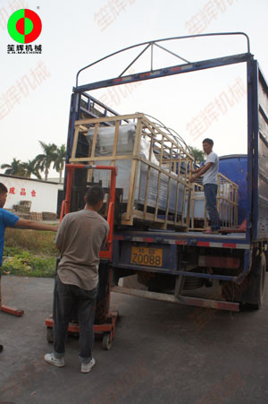 蔬果清洗機(jī)等一批食品加工機(jī)械裝車(chē)出貨！