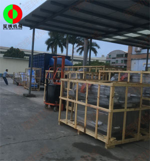 兩批客戶訂購的兩批蔬果加工設(shè)備同時裝車發(fā)貨！