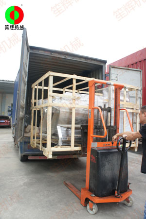 多功能洗菜機(jī)現(xiàn)機(jī)裝車發(fā)貨，交付客戶！