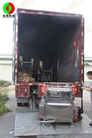 客戶物流自提多套渦流洗菜機(jī)組,裝車發(fā)貨！