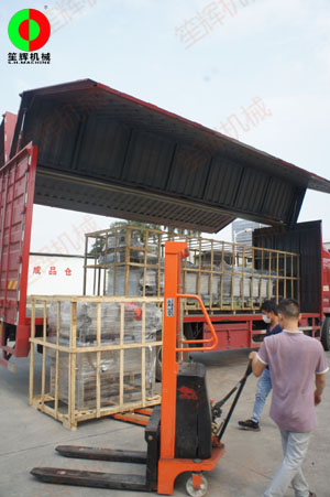 蔬果無損清洗線及渦流洗菜機(jī)順利裝車交付客戶！