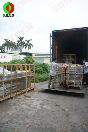 江蘇客戶訂購的多套渦流洗菜機(jī)組裝車發(fā)貨！