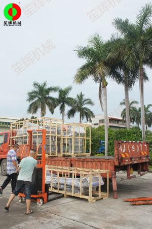 瓜果削皮機、切菜機以及洗菜機等蔬果前處理加工設(shè)備兩車同時發(fā)貨交付！