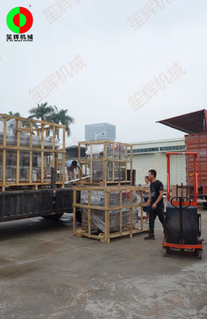 提升輸送機、渦流洗菜機、毛刷清洗去皮機等設(shè)備交付客戶！