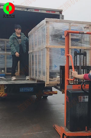 廣州鐘小姐定購(gòu)的兩臺(tái)氣泡洗菜機(jī)按期交付！