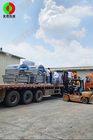 客戶訂購(gòu)的智能渦流清洗線裝車出貨！